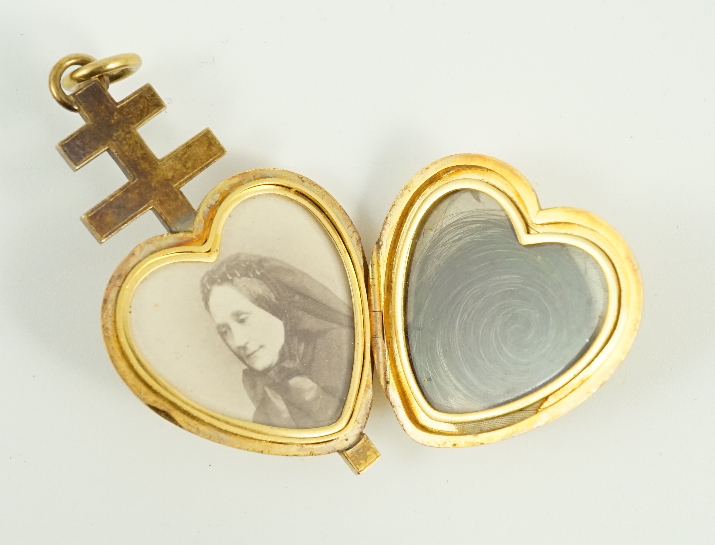 A Victorian gold heart shaped mourning pendant locket, with enamelled monogram